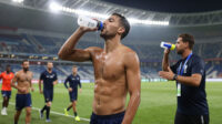 Pentingnya-Hidrasi-bagi-Pemain-Bola-Kapan-Waktu-Terbaik-untuk-Minum